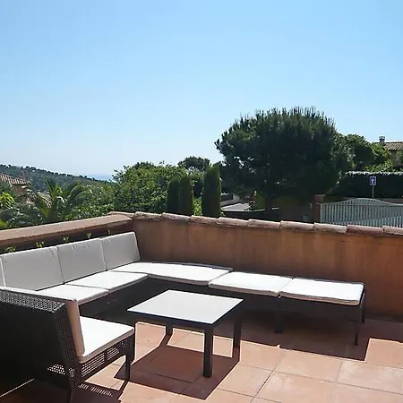 Sleeps 8 Pool Wifi Holiday home