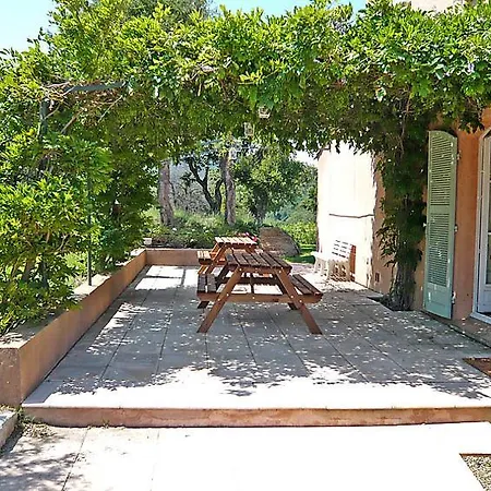 Sleeps 8 Pool Wifi Holiday home