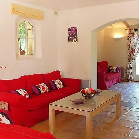 Sleeps 8 Pool Wifi Holiday home *