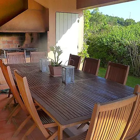 Hébergement de vacances Sleeps 8 Pool Wifi